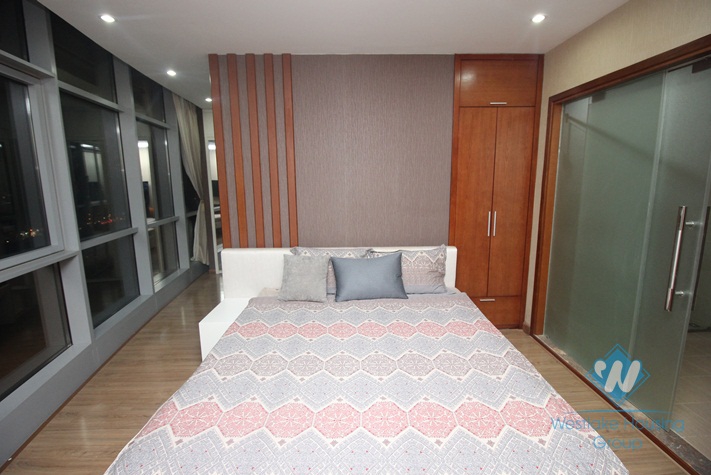 Nice three bedrooms apartment for rent in Tran Duy Hung street, Cau Giay district, Ha Noi